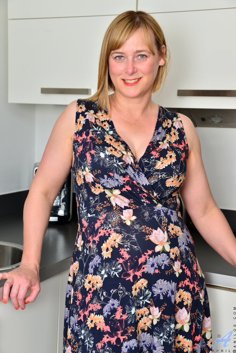 Preview photo for Naughty Housewife