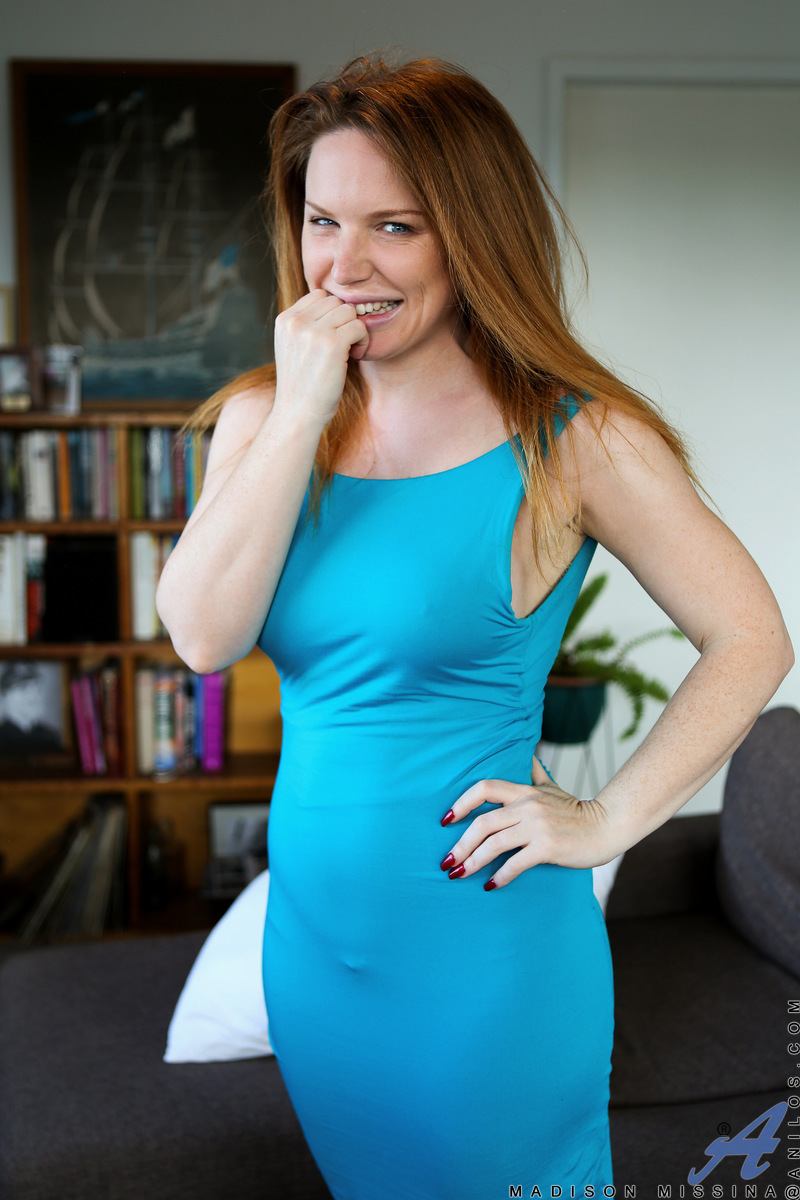 Preview photo for Busty Babe